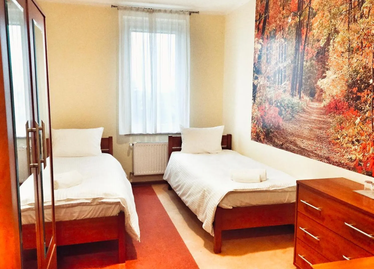Hotel I Restauracja W Luboniu  Luboń
