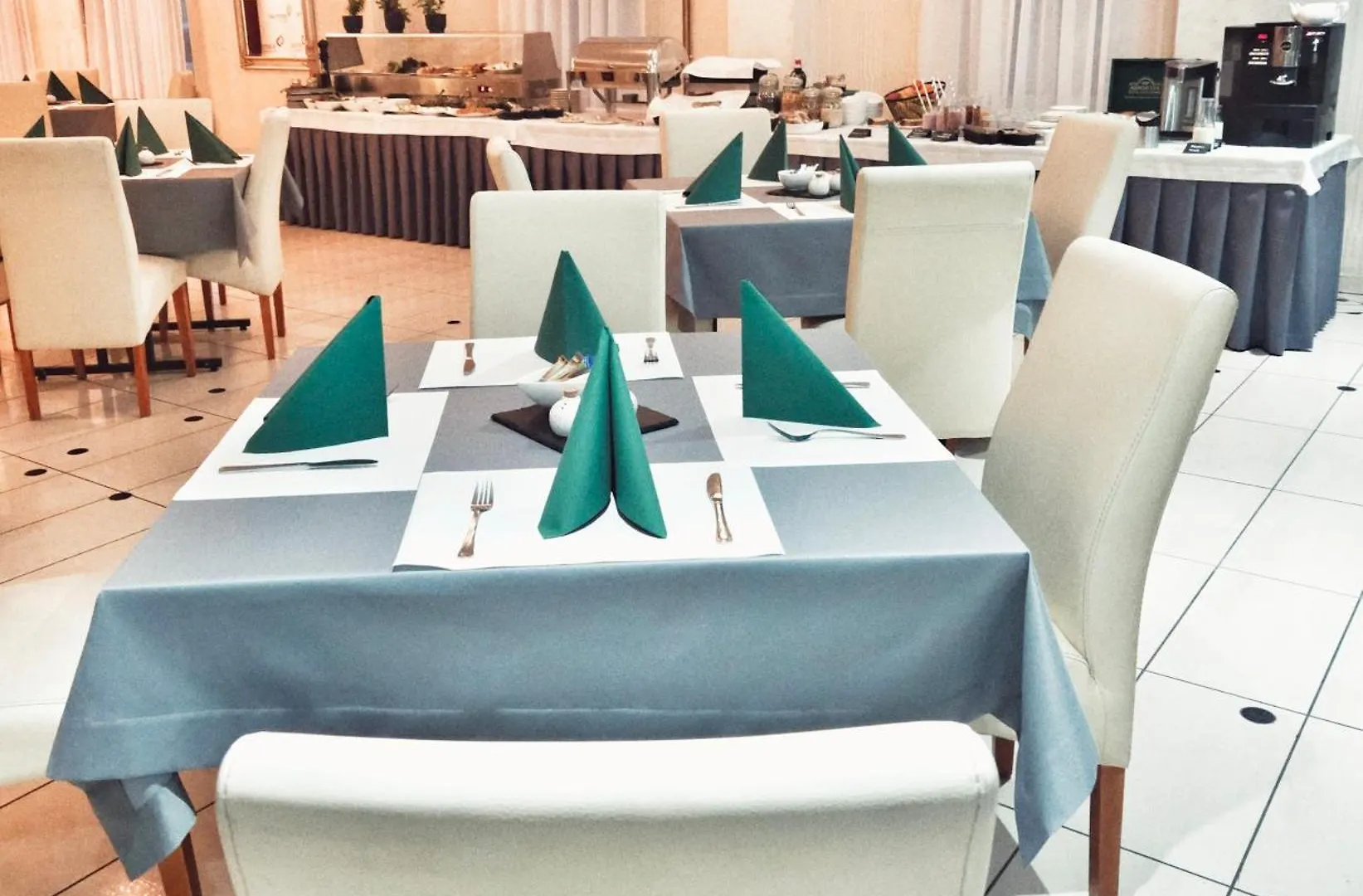 **  Hotel I Restauracja W Luboniu Polonia