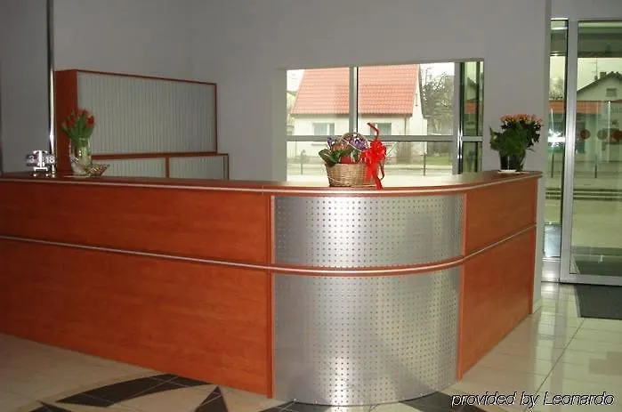Hotel I Restauracja W Luboniu  Luboń